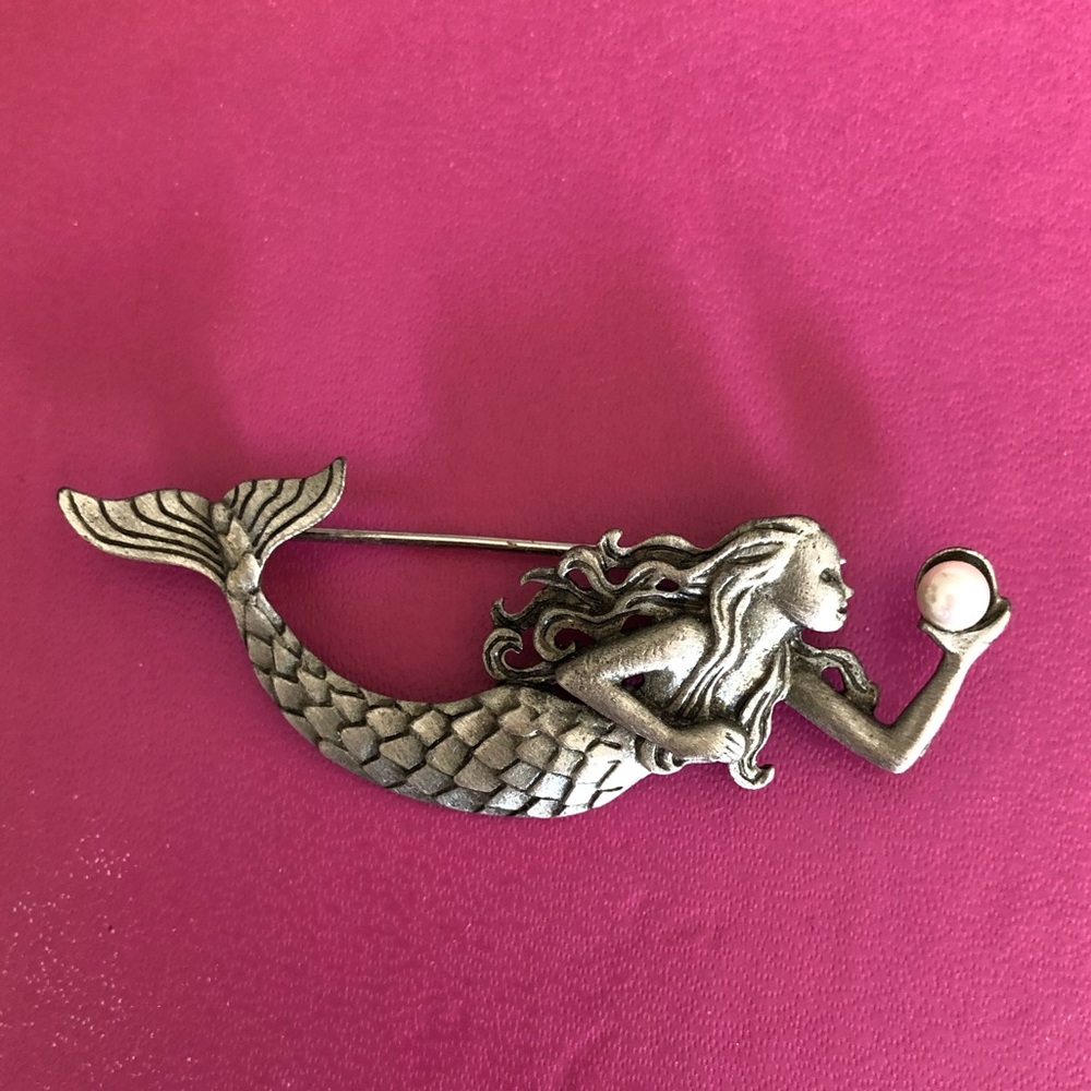 JJ Jonette Vintage Swimming Mermaid Holding Pearl Brooch Pin